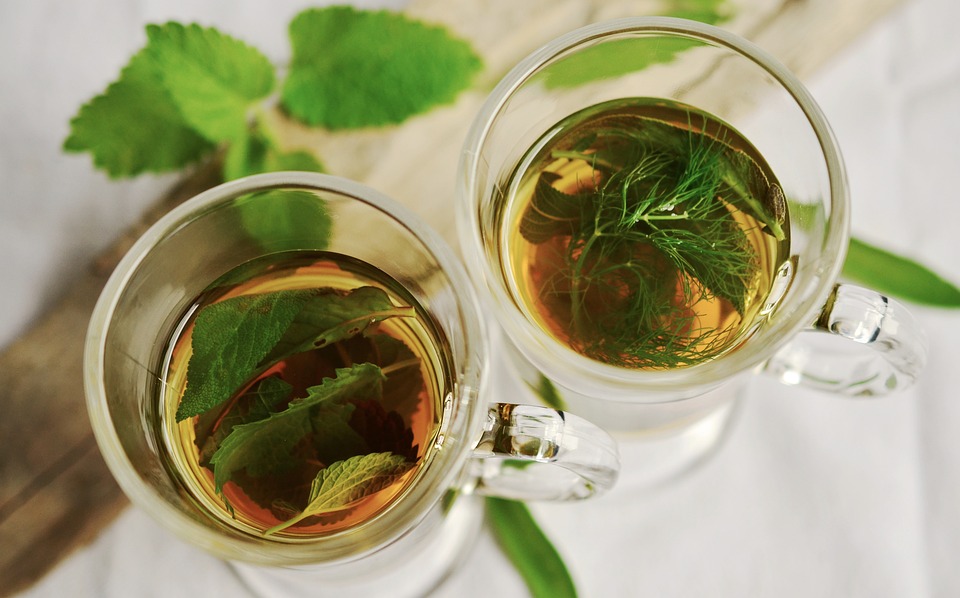 Tisane e infusi per la salute dell'apparato digerente: scopriamole insieme